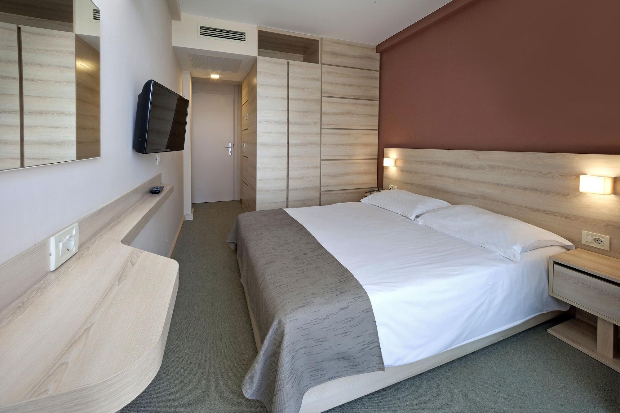 Hotel Materada Plava Laguna ポレッチ エクステリア 写真