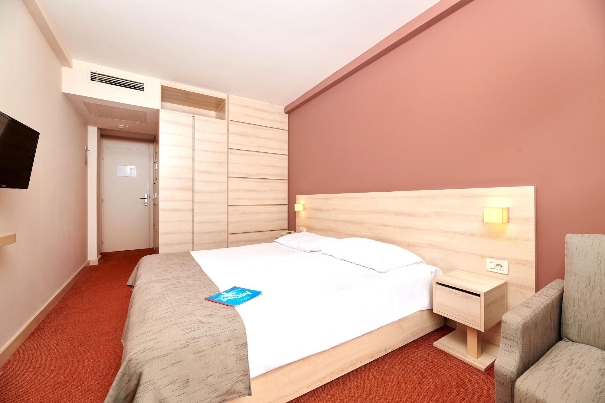 Hotel Materada Plava Laguna ポレッチ エクステリア 写真
