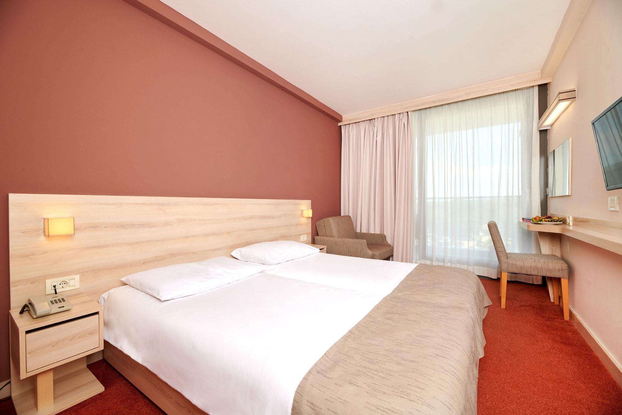 Hotel Materada Plava Laguna ポレッチ エクステリア 写真