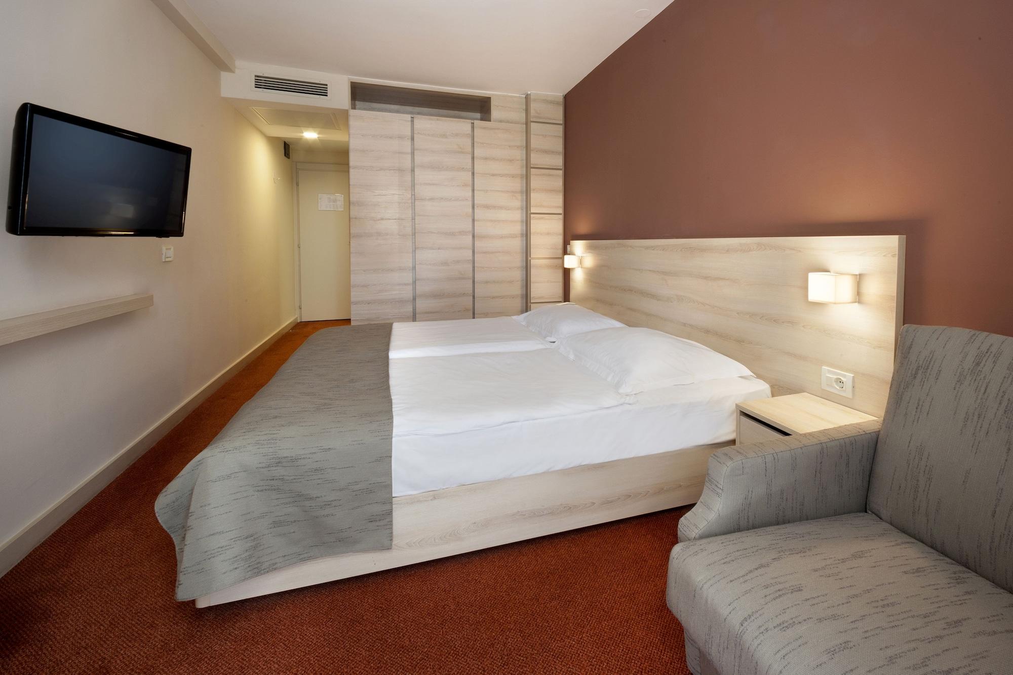 Hotel Materada Plava Laguna ポレッチ エクステリア 写真